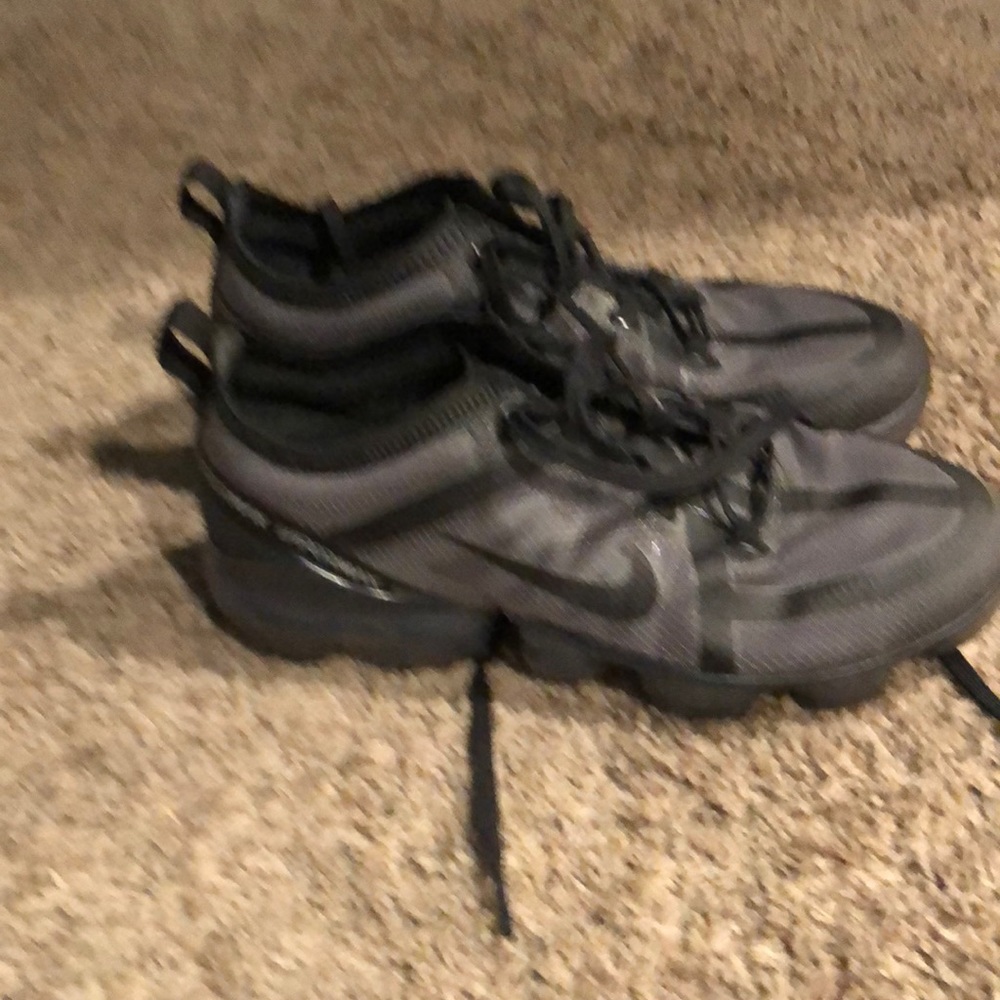Nike Vapor Max 8.5 women’s - grey and black